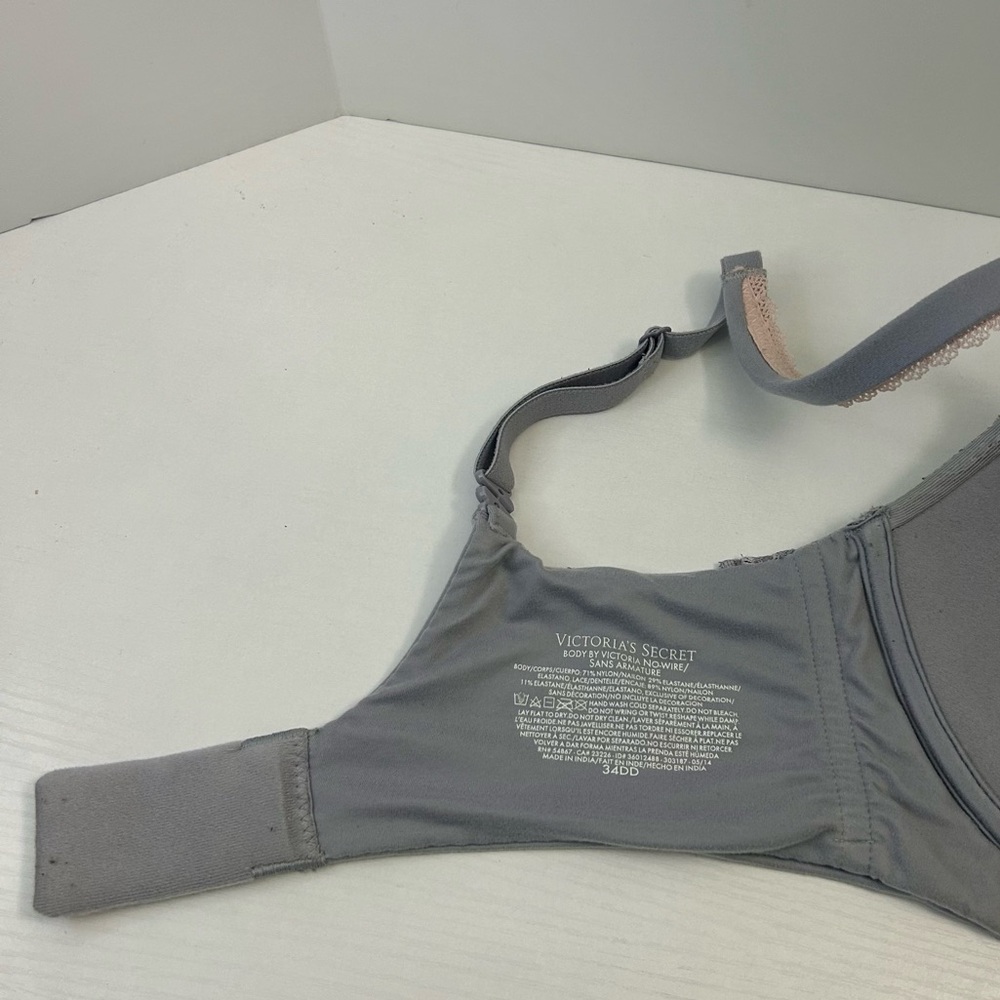 Victoria’s Secret Body By Victoria No Wire Lavender w/ Pink Lace Bra Sz 34DD - Picture 12 of 13